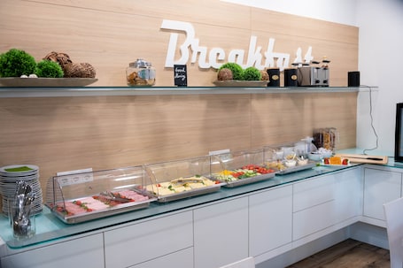Tägliches Frühstücksbuffet gegen Gebühr. sHome Self-Check-in Hotel Graz