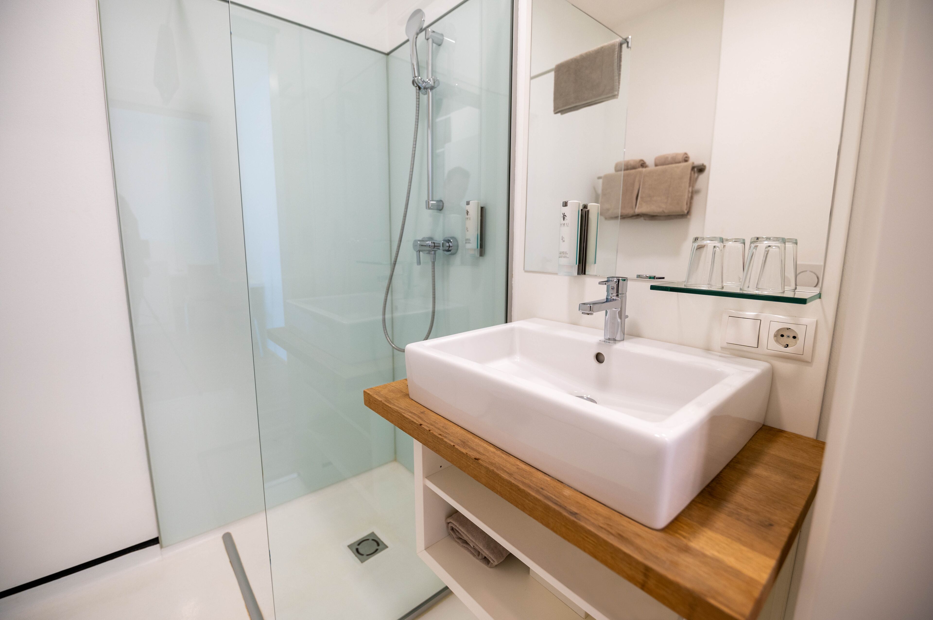 junior suite | bathroom | shower, hair dryer, towels, soap