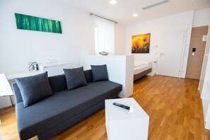 Caja de seguridad en la habitación y escritorio 