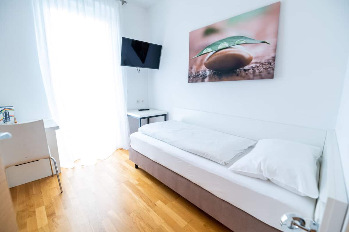 Kamar Single Kota | 1 kamar tidur, brankas, meja kerja, dan ruang kerja ramah laptop