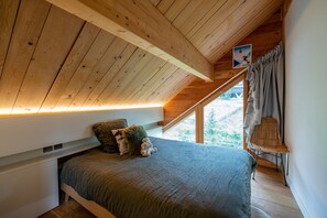 3 bedrooms, iron/ironing board, free WiFi