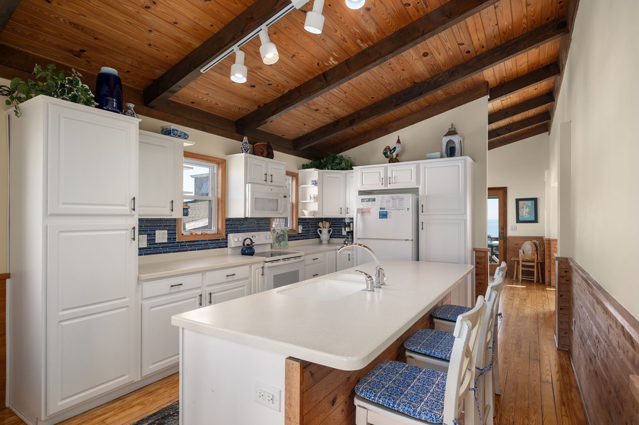 SNH325: Moonshadow | TL Kitchen Area- Island Seating for 3