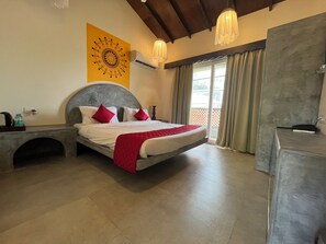 Deluxe Room, Sea View | 1 bilik tidur, peti besi dalam bilik, kalis bunyi, Wi-fi percuma 