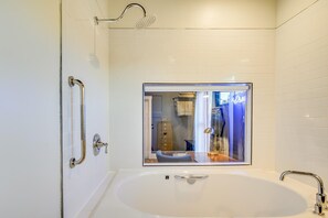 House, Multiple Beds, Kitchen (Adina - Suite 203) | Bathroom - Private Suite in Historic Austin B&b: Sleeps 4! (Austin)