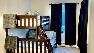 5 bedrooms, free WiFi, bed sheets