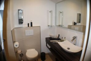 Pyyhkeet, saippua, vessapaperi