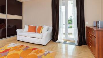 Departamento, 3 habitaciones, Terraza, vista al mar | 3 habitaciones, escritorio, cunas y ropa de cama