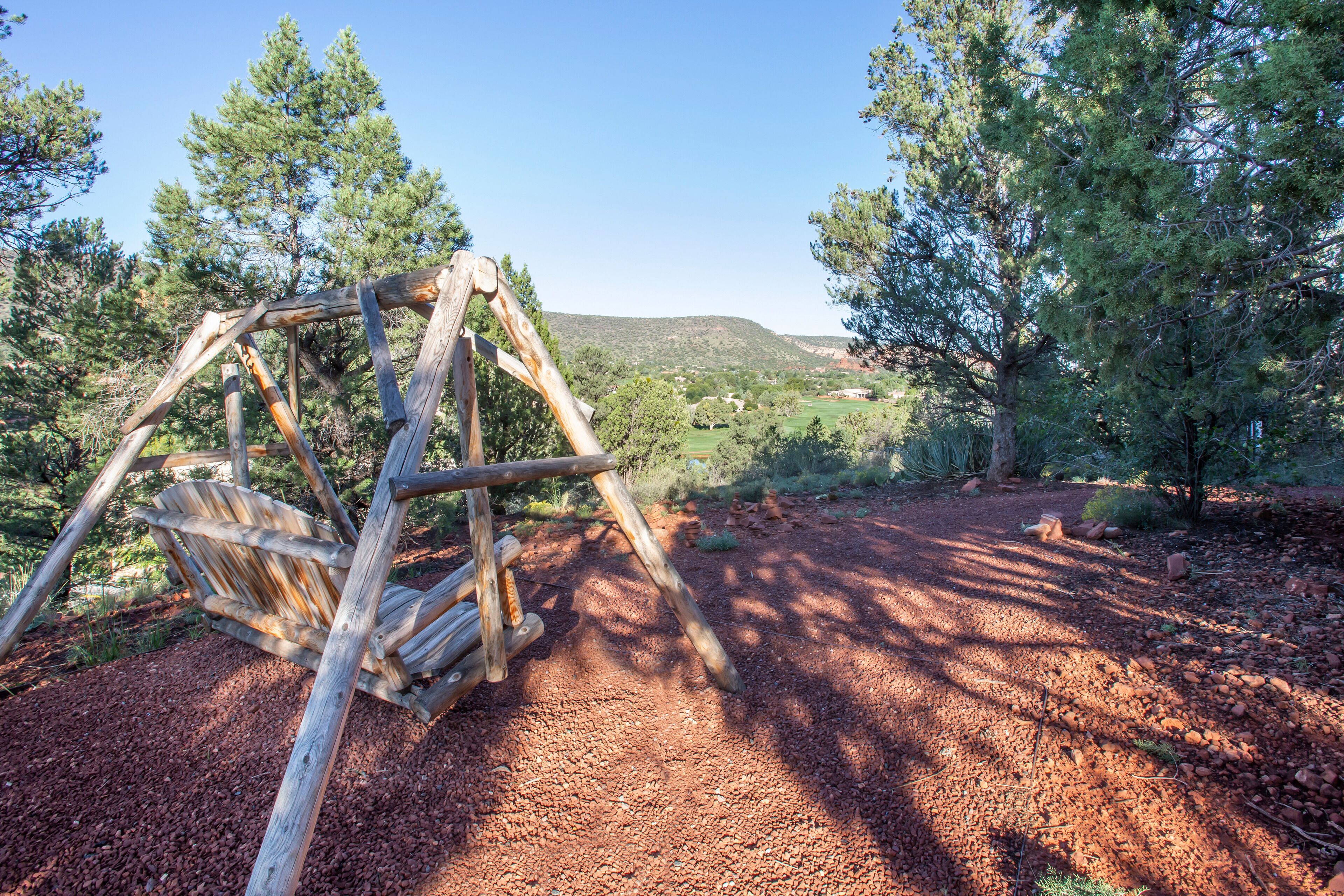Ridge on Sedona - 1 BEDROOM 1 KING SUITE WITH ROLL-IN SHOWER