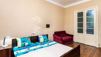 2 bedrooms, iron/ironing board, WiFi, bed sheets