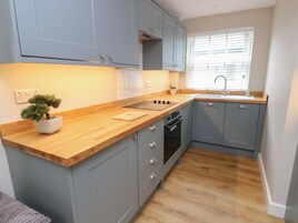 Refrigerador, lavavajillas, tetera/pava eléctrica, tostadora