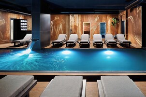 桑拿、热水浴缸、湿蒸房、2 ???、按摩服务