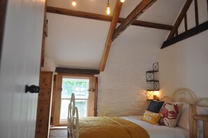 1 bedroom, iron/ironing board, internet, bed sheets - Quaint Fisherman's Cottage (Port Isaac)