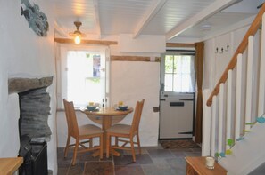 Dining - Quaint Fisherman's Cottage (Port Isaac)