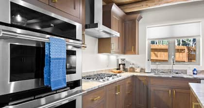 Elevated Escape - Mountain Luxury by Broadmoor+Zoo