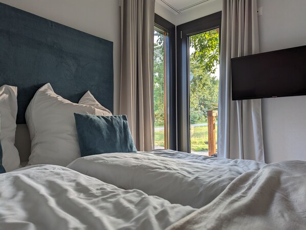 2 bedrooms, travel crib, WiFi, bed sheets