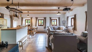 A spacious living area with a kitchen, dining table, and two sofas. - Lucany nad Nisou - Lla560 (Lučany nad Nisou)