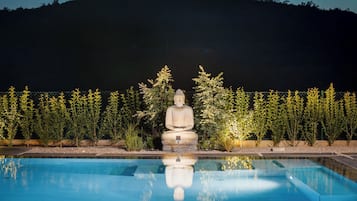 Outdoor pool, a heated pool