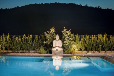 Designer Villa with 72m2 infinity swimming pool, tenis court and spa. 