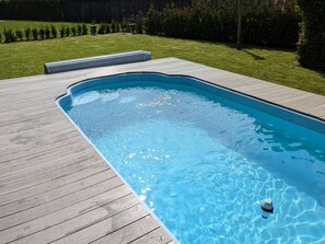 A heated pool - Cozy cottage with heated pool, garden and covered terrace (Tzummarum)