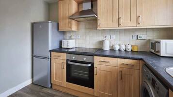 Kjøleskap, mikrobølgeovn, ovn og kokeplater