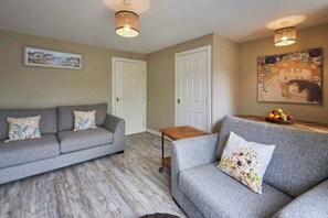 TV, offices - Host & Stay | Beachcomber's Rest (Seahouses)