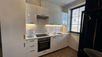 Kühlschrank, Ofen, Herdplatte, Geschirrspüler