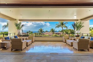 Terrace/patio - Oceanfront 3BR villa w/ private lanai and Wailea Beach access (Wailea)