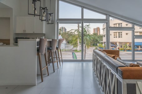 Signature Suite | Living area | LED TV, streaming services