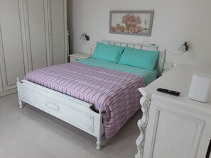 2 bedrooms, iron/ironing board, travel crib, free WiFi - The little house in theTuscia (Bagnaia)