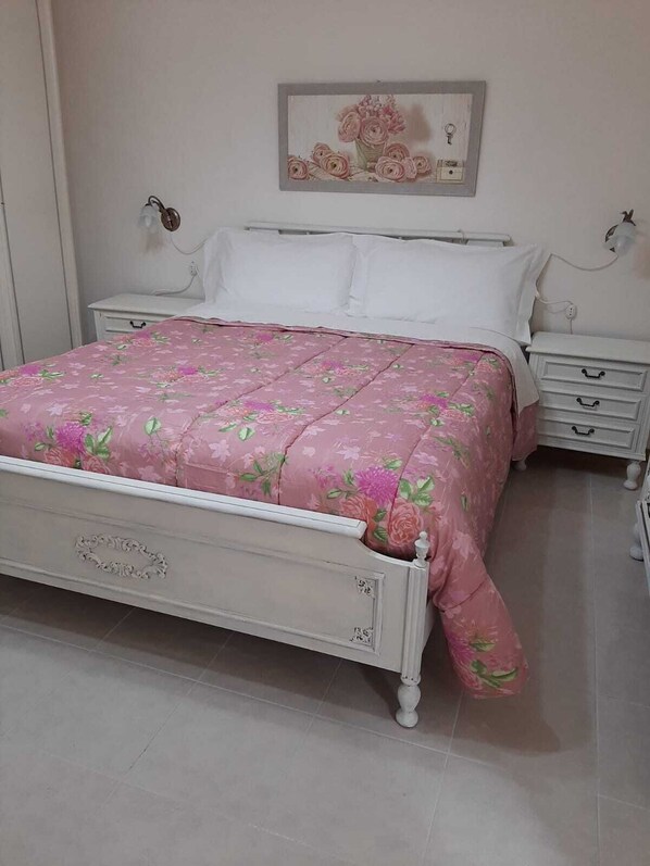 2 bedrooms, iron/ironing board, travel crib, free WiFi - The little house in theTuscia (Bagnaia)