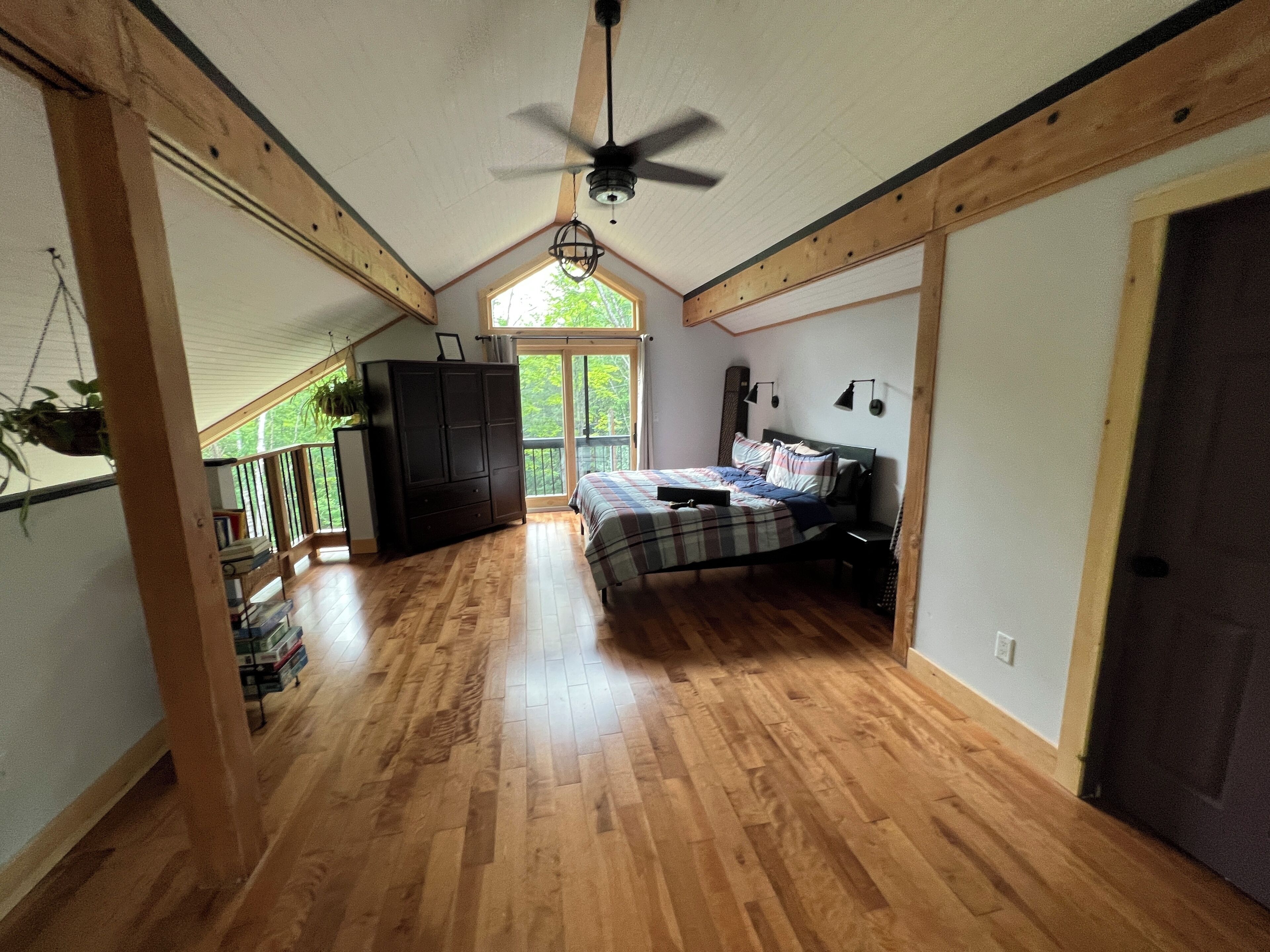 2 bedrooms, travel crib, free WiFi, bed sheets