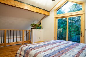 2 bedrooms, travel cot, free WiFi, bed sheets