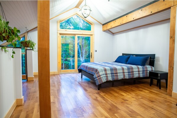 2 bedrooms, travel cot, free WiFi, bed sheets