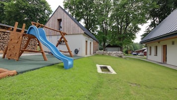 Children’s play area – outdoor