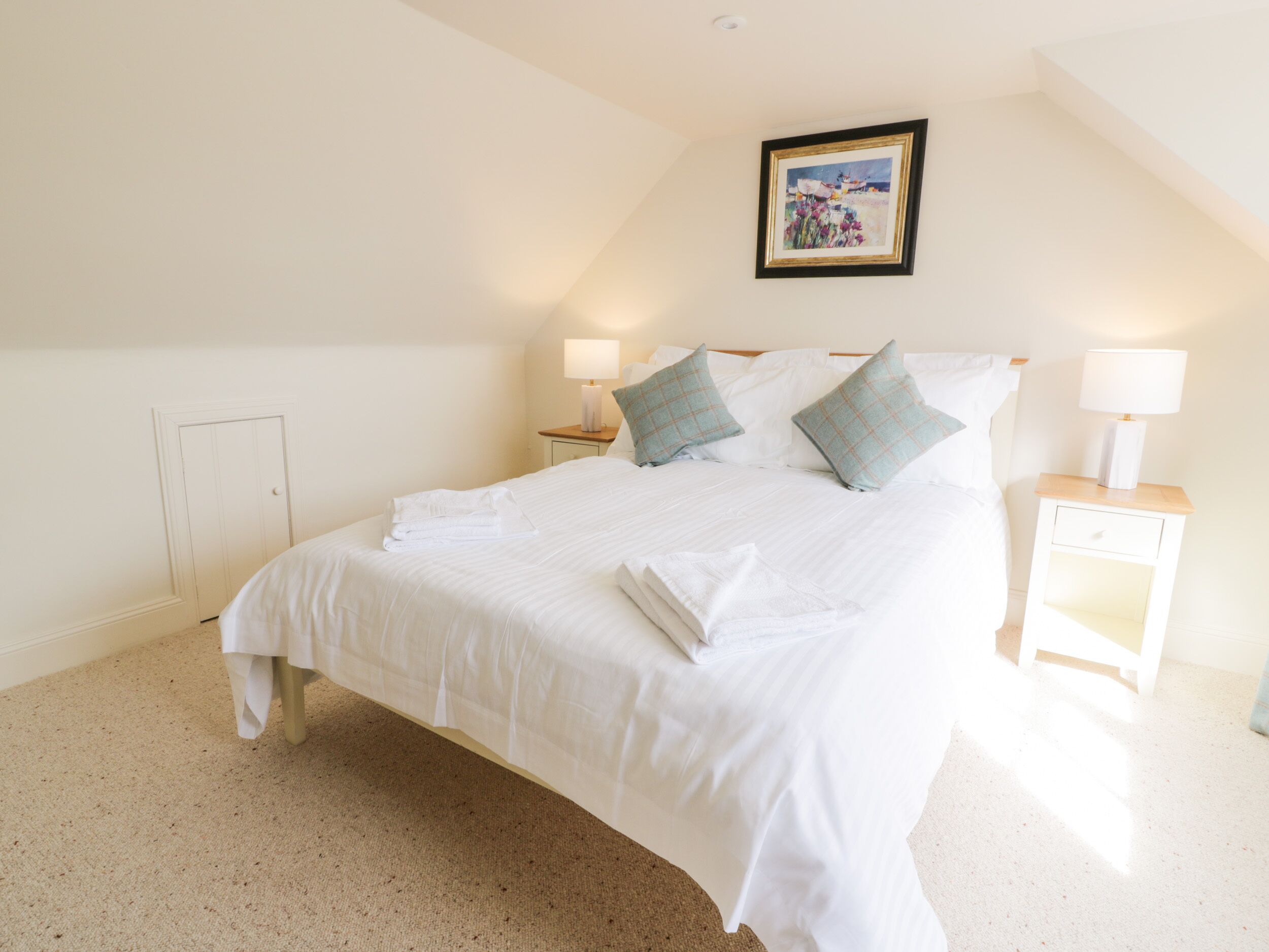 2 bedrooms, individually decorated, individually furnished, free WiFi