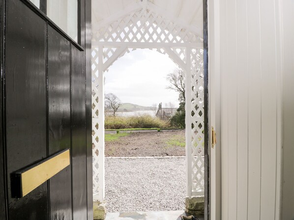 المنشأة من الداخل