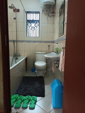 Comfort Double Room | Bathroom - Aivilo Home (Entebbe)