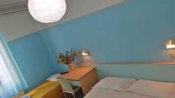 Habitación triple clásica | Ropa de cama de alta calidad y caja de seguridad en la habitación