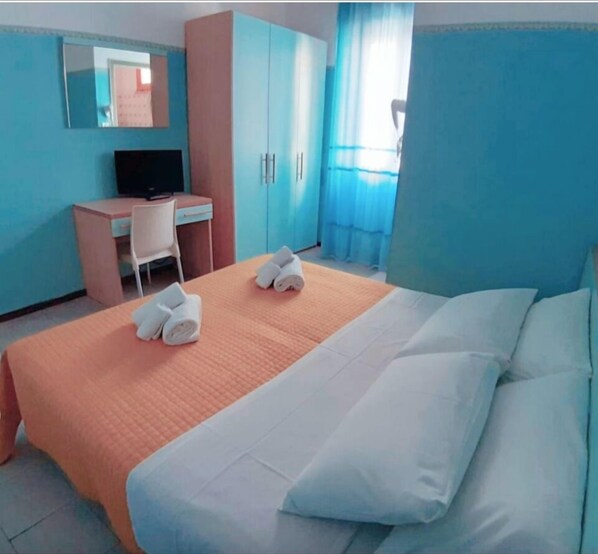 Classic Double Room | Premium bedding, in-room safe, free WiFi, bed sheets