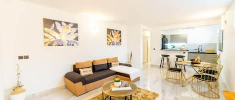 Smart-tv, boeken en een stereo