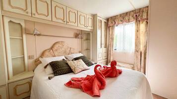 2 bedrooms, bed sheets