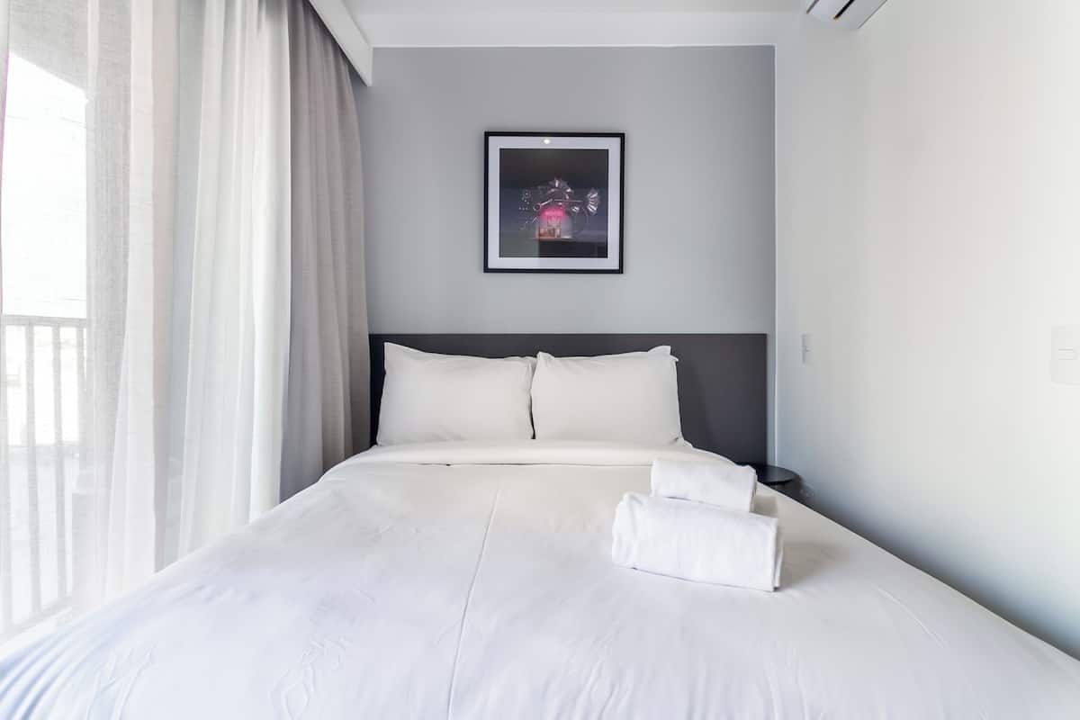 1 bedroom, desk, bed sheets