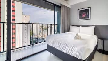1 bedroom, desk, bed sheets