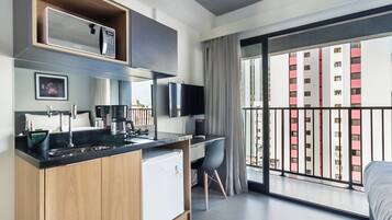 Micro-ondas, cooktop, máquina de café expresso