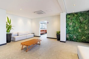 Interior entrance - 360 VN Ueno by housi (São Paulo)