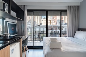 Traditional Studio | Desk, bed sheets - 360 VN Ueno by housi (São Paulo)