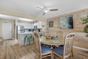 Dining - Pelican Beach 1213 2 Bedroom Condo (Destin)