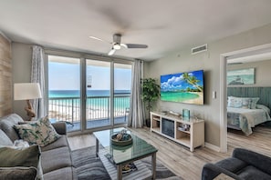Living area - Pelican Beach 1213 2 Bedroom Condo (Destin)