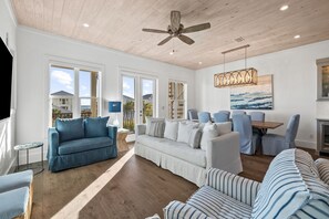 House, 4 Bedrooms | Living area