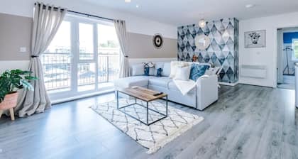 Lovely 2 Bed Apartment -Ideal 4 Leisure & Business Travellers
